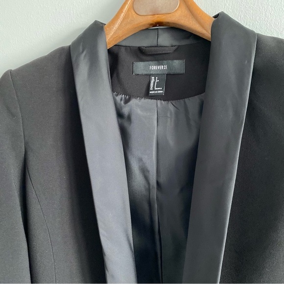 Forever 21 Black Blazer with Satin Trim Size Small - Picture 3 of 4